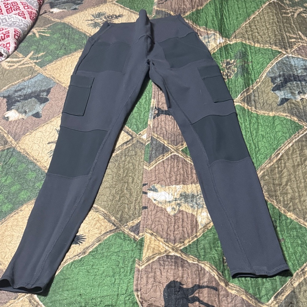 Alo women’s Gray Cargo Pants